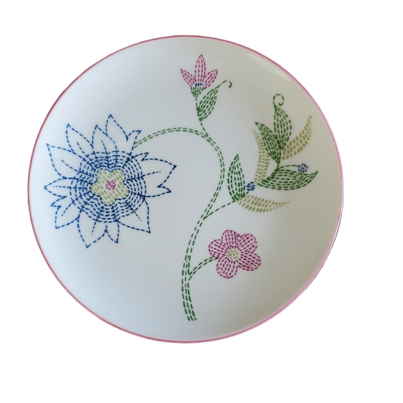 Taste  Setter Collection 7 1/2" Salad Plates Floral & Butterfly Embroidery (4) - Picture 4 of 10